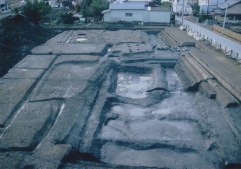 小川城正面、虎口