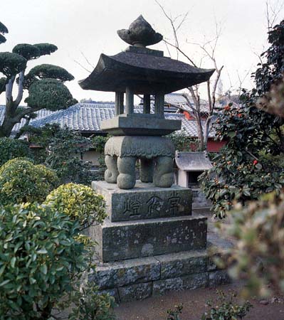 那閉神社の常夜灯