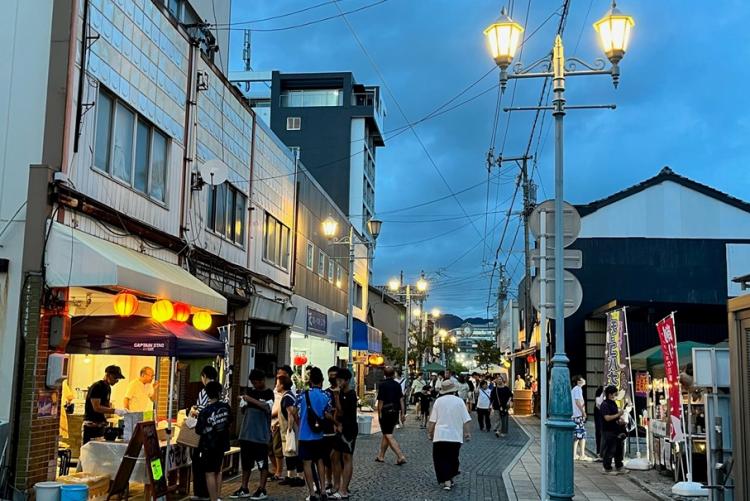 神武通り商店街「夜店市」