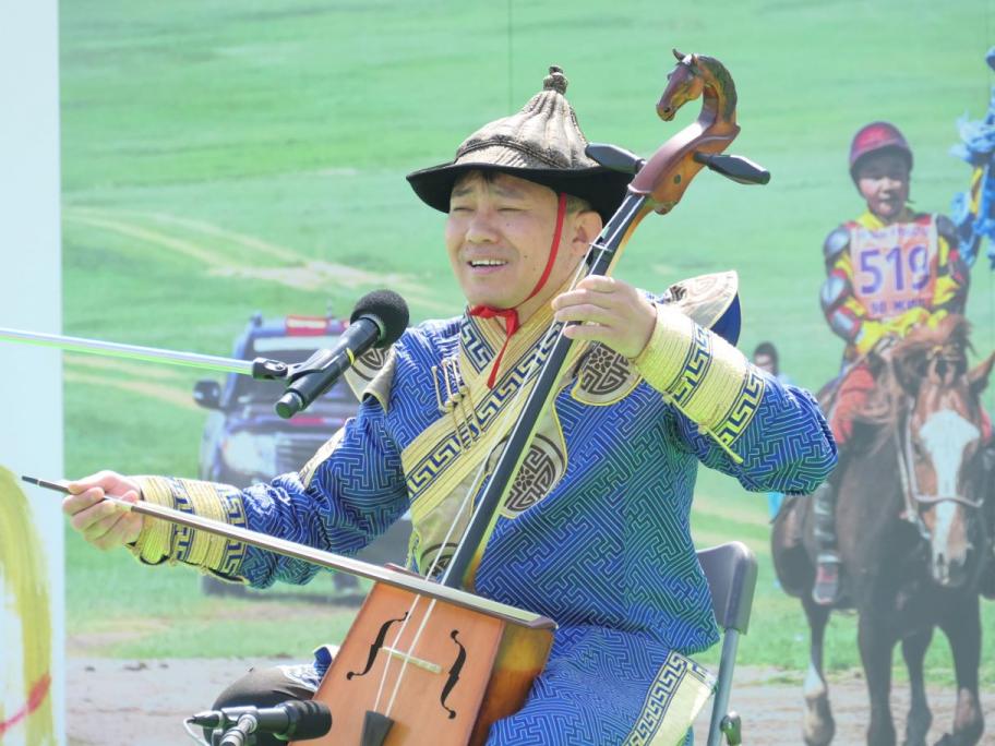 馬頭琴の演奏