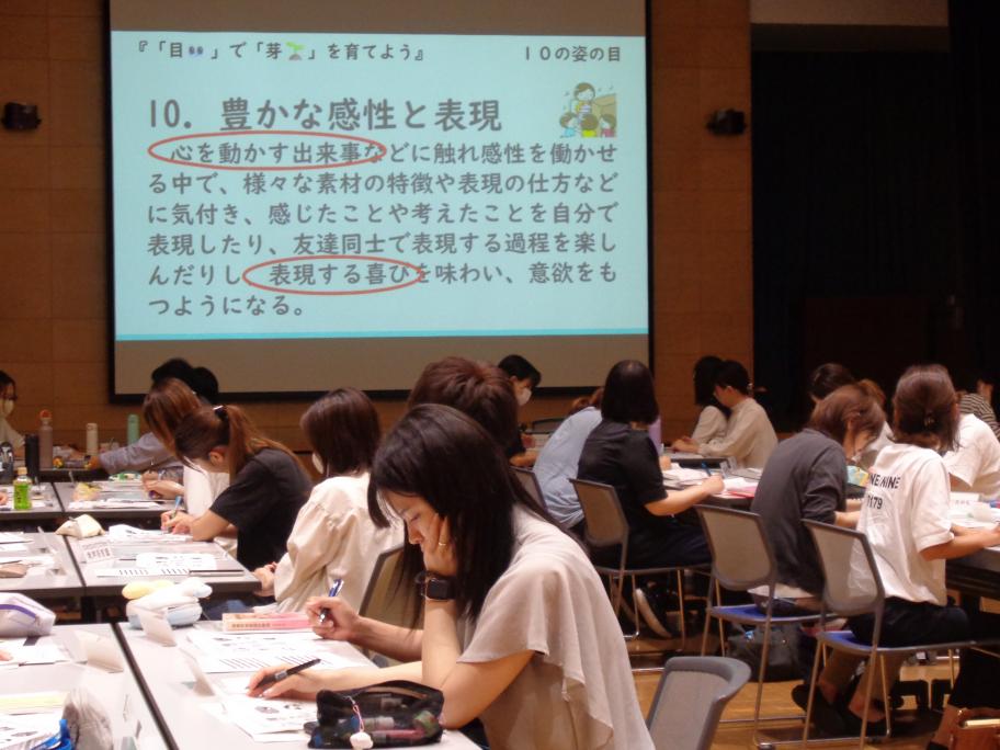 連絡協議会の研修風景。