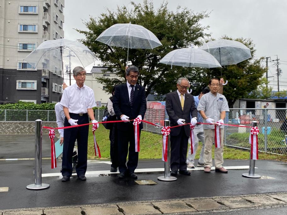 完成式典テープカット状況