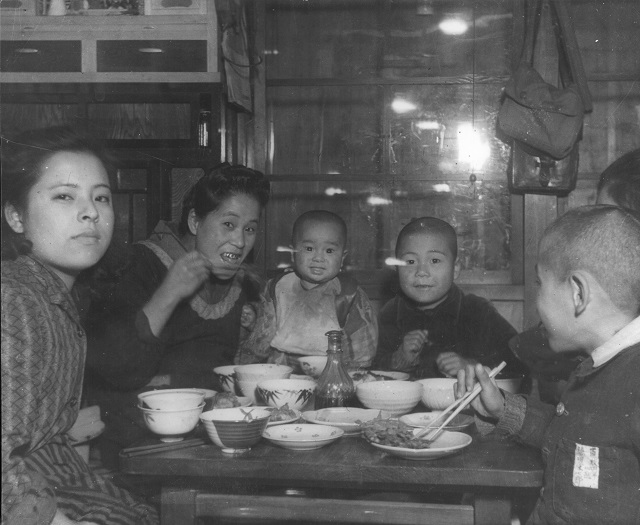昭和30年台食卓の様子