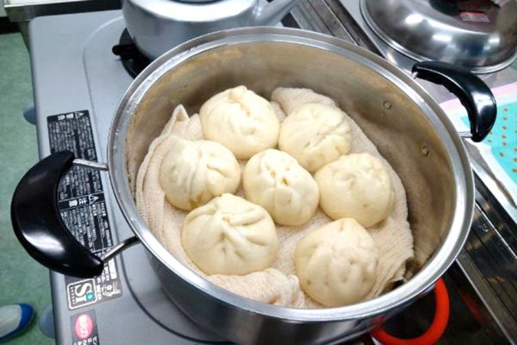 肉まん作り