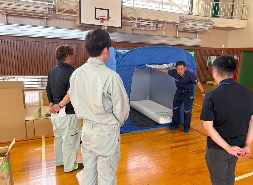 資機材組み立ての様子