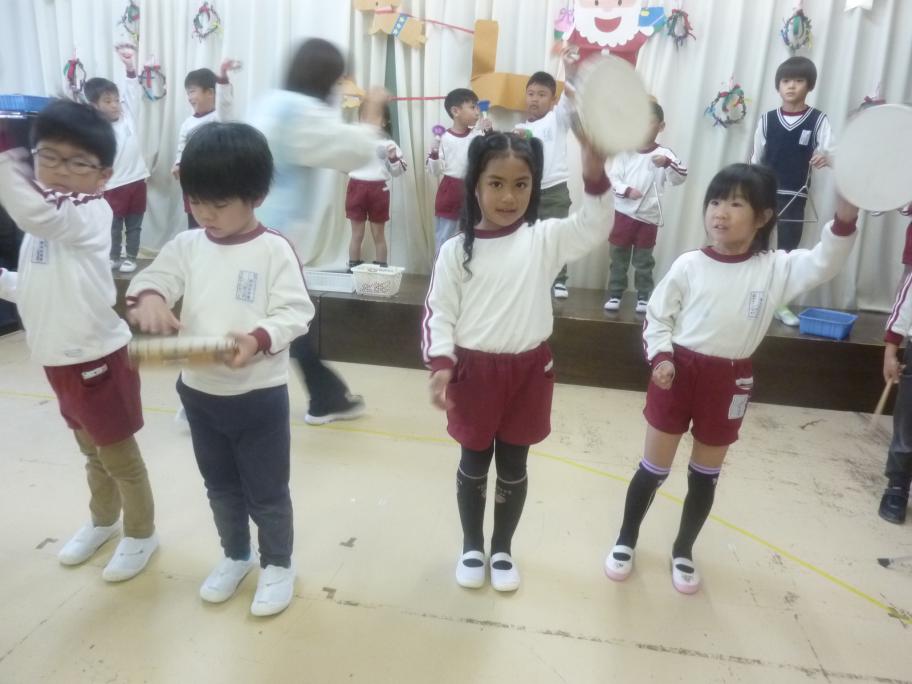 お楽しみ会の楽器遊び