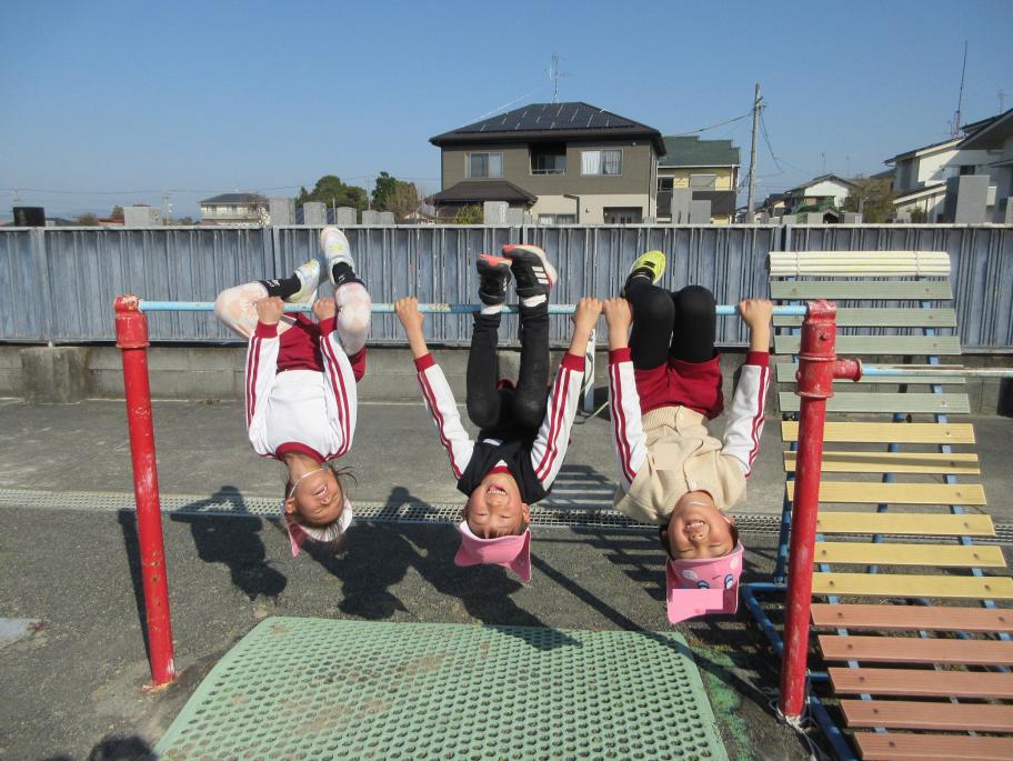 鉄棒で遊んだよ