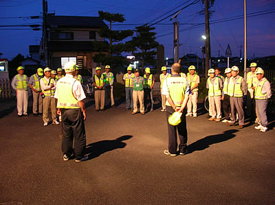 夜間防犯パトロールの開始状況の写真