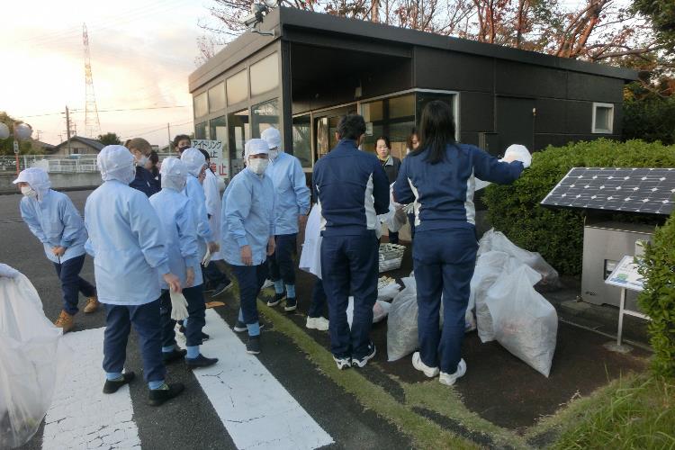 BCLカンパニー社員が環境保全活動へ参加した様子