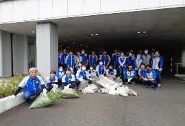 ソニー社員の各センター周辺のごみ拾い運動時の集合写真