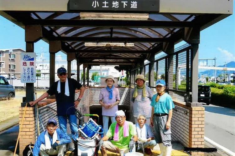 さわやかクラブの小土地下道での清掃時の集合写真