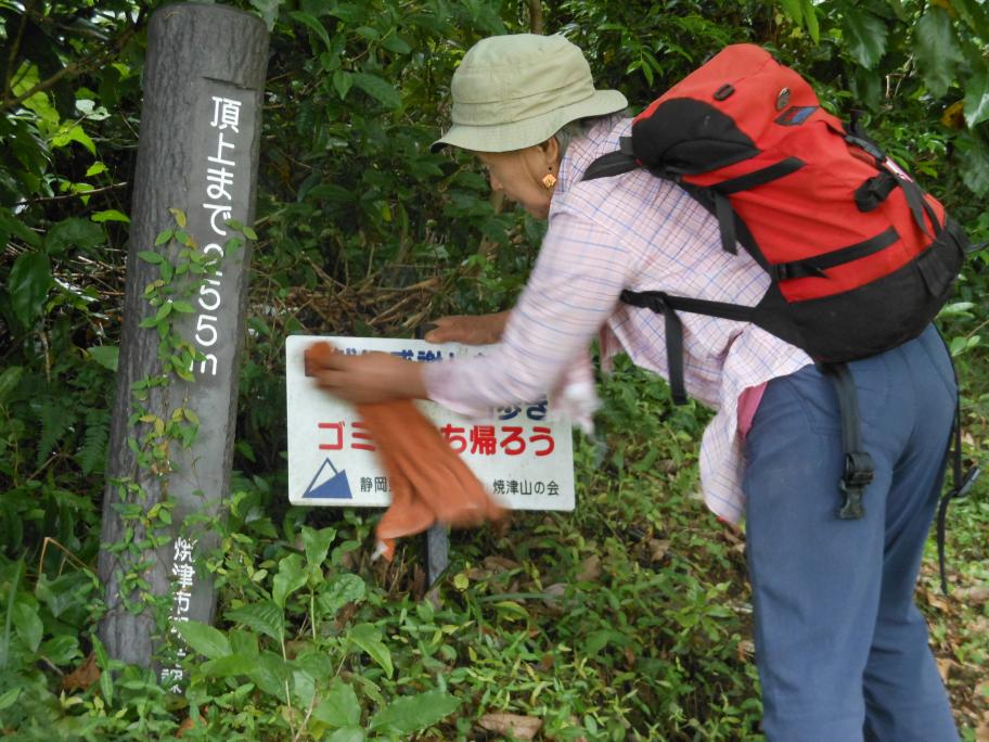 看板もきれいにします